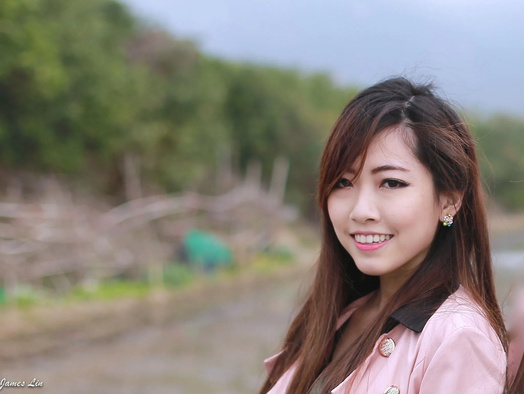 Hai chị em sinh đôi - Buổi chụp ảnh ngoài trời trong sáng và ngây thơ. - 47